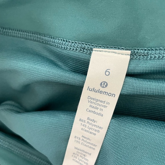 Lululemon play off the pleat shorts - Picture 6 of 9